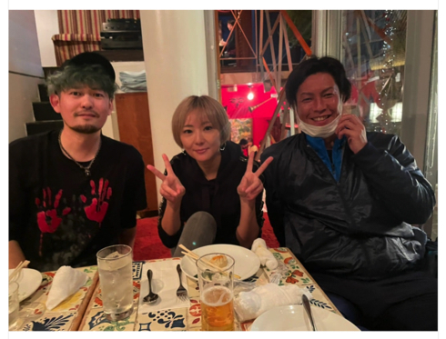 恋愛バラエティー番組「あいのり」桃とクロが鉄平や聖二ら15人と忘年会