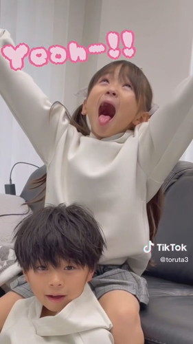 「リアクション娘。」