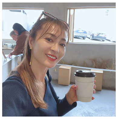 LAを楽しむ新山千春さん