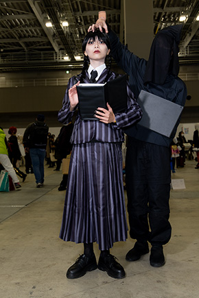 黒蜜糖と傷口にポン酢の「ウェンズデー」ウェンズデーとハンド