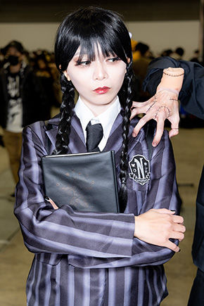 黒蜜糖と傷口にポン酢の「ウェンズデー」ウェンズデーとハンド