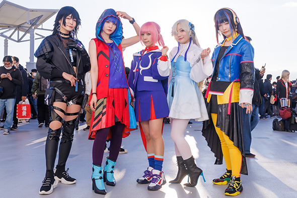 YouTube発のクリエイティブレーベル「KAMITSUBAKI STUDIO」のバーチャルアーティストグループ「V.W.P」衣装併せ