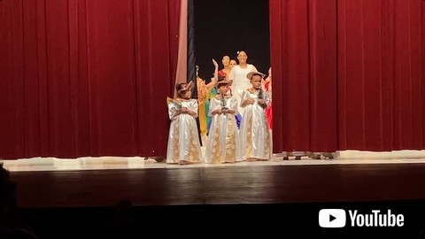 どん帳が閉まる直前の様子