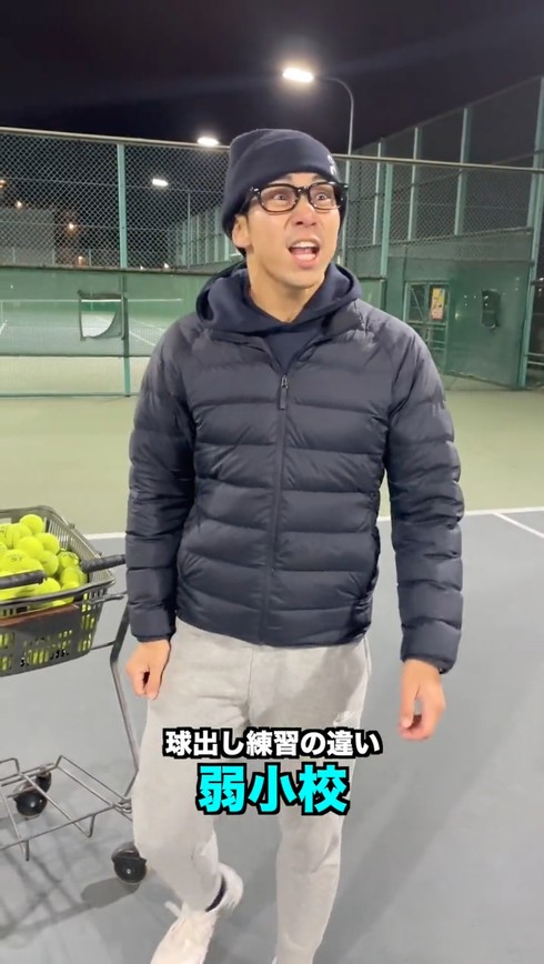 弱小校と強豪校のテニス部の違いを説明したコントが、TikTokで370万回以上再生されるなど人気