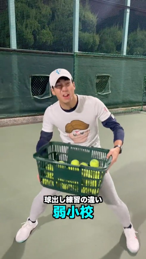 弱小校と強豪校のテニス部の違いを説明したコントが、TikTokで370万回以上再生されるなど人気