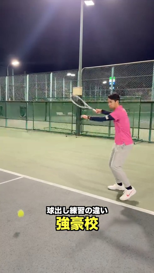 弱小校と強豪校のテニス部の違いを説明したコントが、TikTokで370万回以上再生されるなど人気