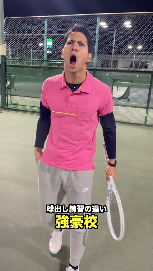 弱小校と強豪校のテニス部の違いを説明したコントが、TikTokで370万回以上再生されるなど人気