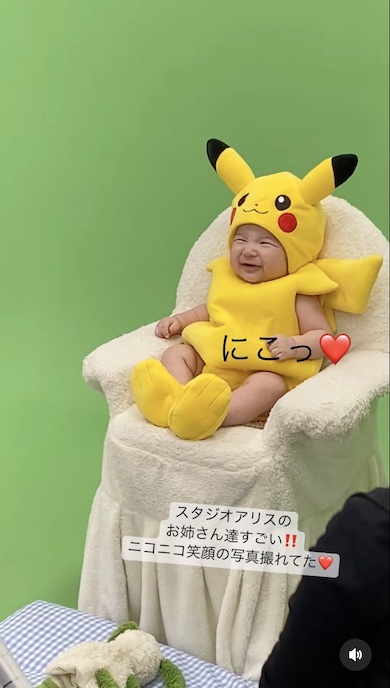 一瞬の笑顔を逃さずに撮影をしている写真