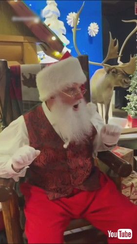 びっくりした表情のサンタ