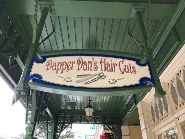 ディズニーランドで髪を切ってもらった写真がすてき