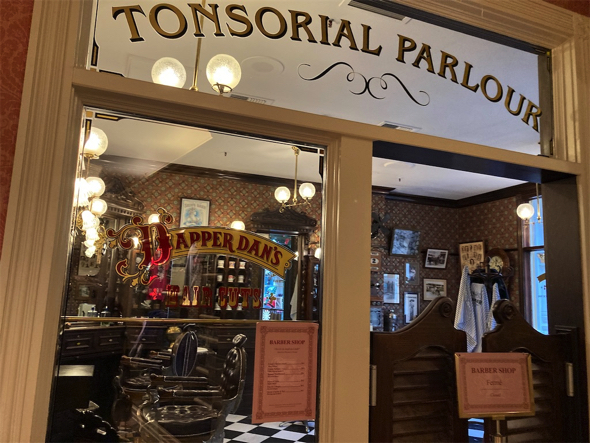 ディズニーランドで髪を切ってもらった写真がすてき