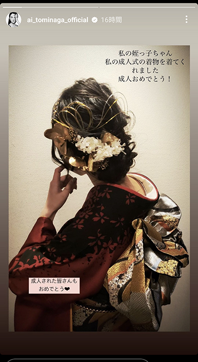 冨永愛さんが投稿しためいの後ろ姿