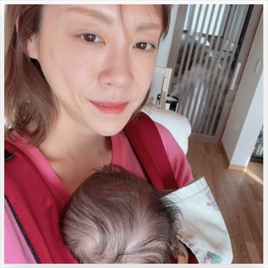 第2子男児を抱っこする高橋真麻
