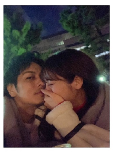 別れまでの時間を過ごす貴島明日香と久保田悠来