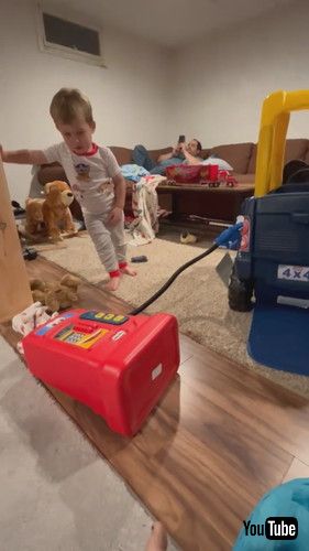 「These Gas Prices Have Little Man Stressed || ViralHog」