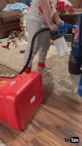 「These Gas Prices Have Little Man Stressed || ViralHog」