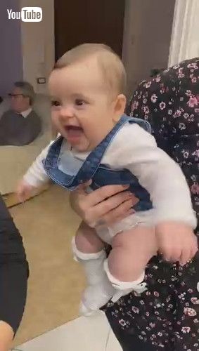 「Baby Boy and Girl Have a Cute Interaction || ViralHog」