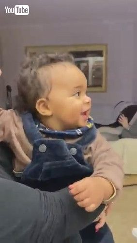 「Baby Boy and Girl Have a Cute Interaction || ViralHog」