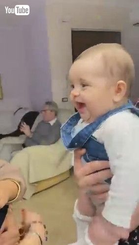 「Baby Boy and Girl Have a Cute Interaction || ViralHog」