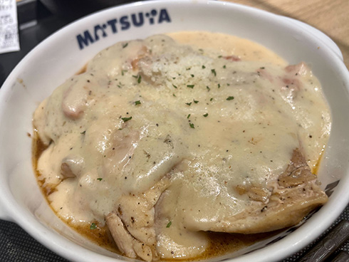 松屋「ごろごろチキンの濃厚カルボナーラ」を発売→即座に本質を見抜かれる　「お前シュクメルリだろ」「シュクメルリ2.0」と話題