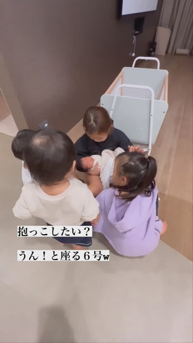 「7号初対面　1歳の母誕生」