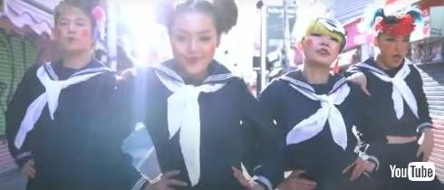 文化の盗用批判のグウェン・ステファニーのバックダンサーだった「原宿ガールズ」