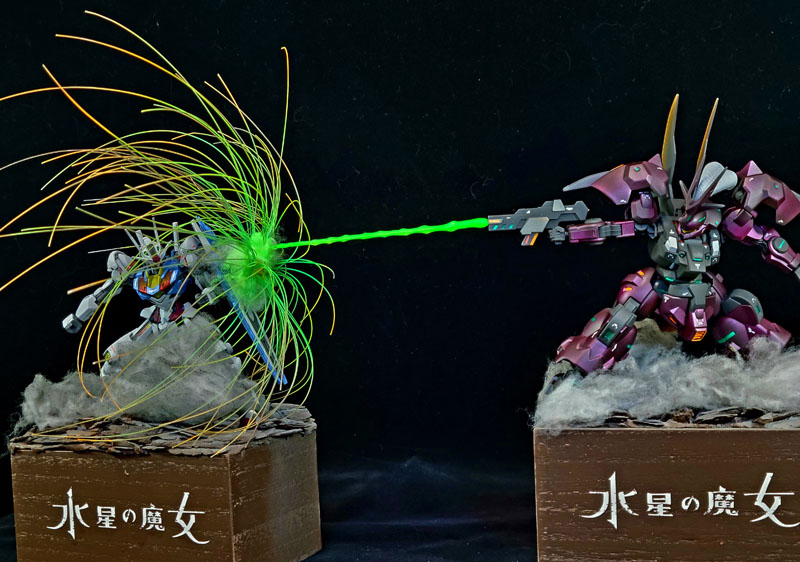 「ガンダム水星の魔女」第1話の“決闘シーン”をジオラマで再現　ディランザのビームをエアリアルがはじく光の表現がド迫力