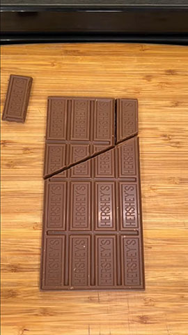 チョコが“無限”に増えていく……　板チョコが形を変えることなく1ピース増える謎動画のトリックとは？