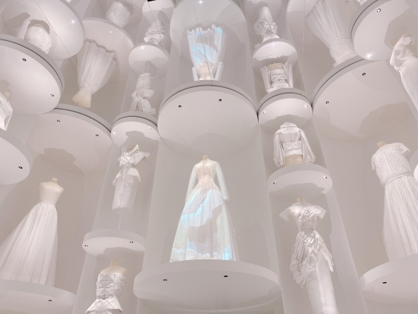 東京都現代美術館で開催中の「クリスチャン・ディオール、 夢のクチュリエ」展の画像