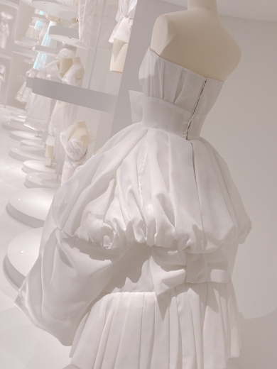 試作品の衣装を展示した「ディオールのアトリエ」の画像