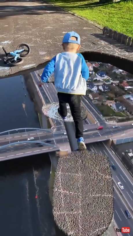 合成 動画 VFX 子ども ジャンプ 高所 恐怖 映像