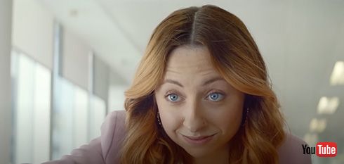 眉毛でマクドナルドを表現した英CM　「めっちゃエドガー・ライト節」「一切食べ物出てこないのにマック」と話題