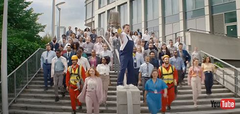 眉毛でマクドナルドを表現した英CM　「めっちゃエドガー・ライト節」「一切食べ物出てこないのにマック」と話題