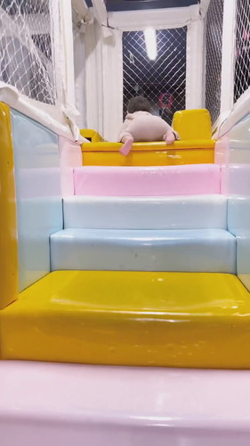 ゆうなちゃんの階段の降り方