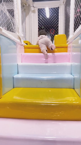 ゆうなちゃんの階段の降り方