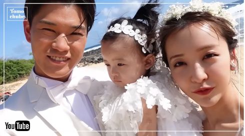 ハワイでウエディングフォトを撮影する板野友美とヤクルト高橋奎二投手