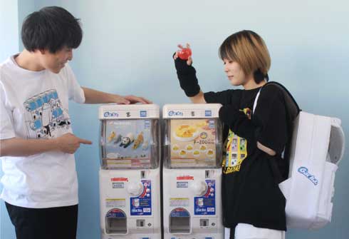 しょいガチャ Showy Gacha タカラトミーアーツ ガチャマシン バックパック