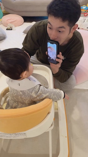 パパ、ママになる