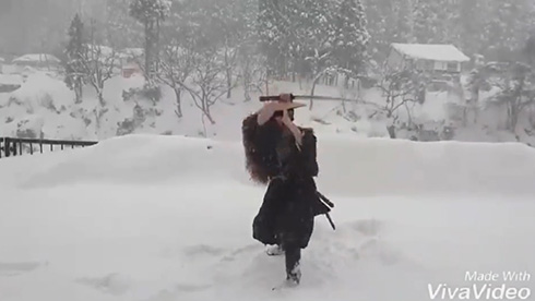 真っ白な世界での雪中稽古がかっこいい　あまりの迫力に「まるで時代小説」「ゲーム動画かと」と話題に