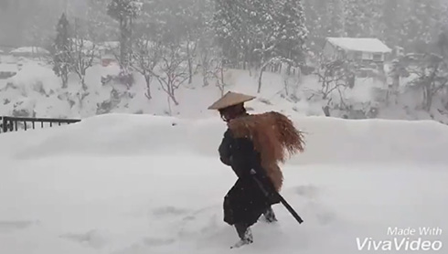 真っ白な世界での雪中稽古がかっこいい　あまりの迫力に「まるで時代小説」「ゲーム動画かと」と話題に