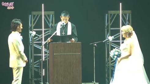 丸山桂里奈と本並健治の夫婦ショット