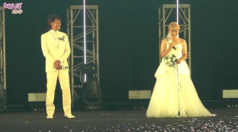 丸山桂里奈と本並健治の夫婦ショット