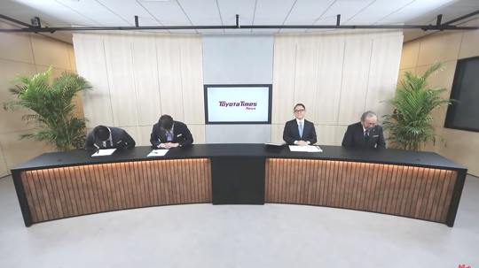 　トヨタ自動車が1月26日に開いた社長交代に関する会見で、配信終了後に新旧社長が繰り広げたやり取りがほんわかする、とSNS上で話題