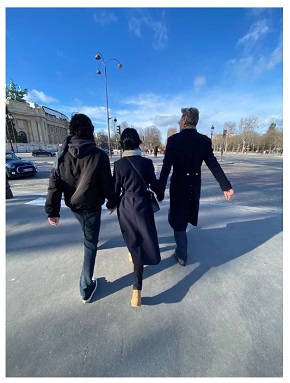 中村江里子と家族のパリ散歩