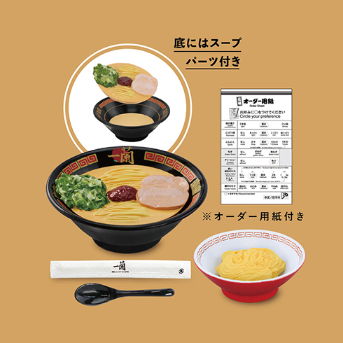 とんこつラーメン ＆ 替玉。オーダー用紙や替玉などが付属