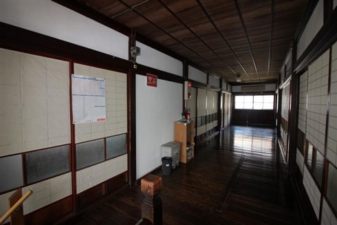 映画「犬神家の一族」の旅館が売りに出ている！　不動産屋に経緯や建物の歴史を聞いた