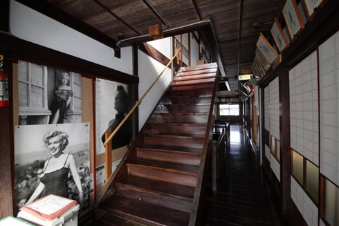 映画「犬神家の一族」の旅館が売りに出ている！　不動産屋に経緯や建物の歴史を聞いた