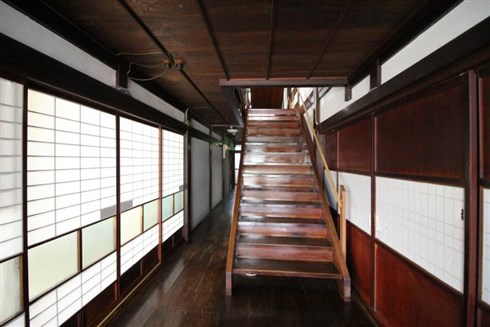 映画「犬神家の一族」の旅館が売りに出ている！　不動産屋に経緯や建物の歴史を聞いた