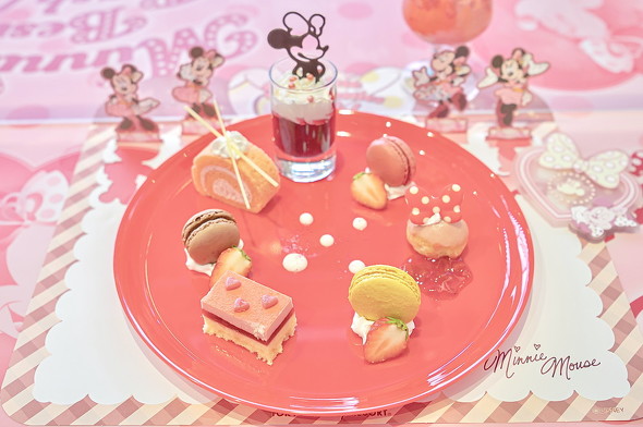 ミニーマウスのデザートプレートの画像