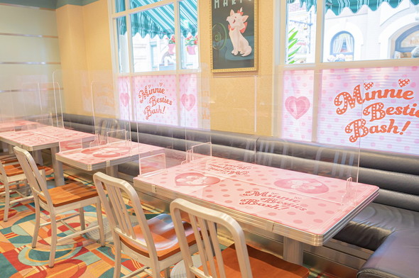 店舗内のデコレーションの画像